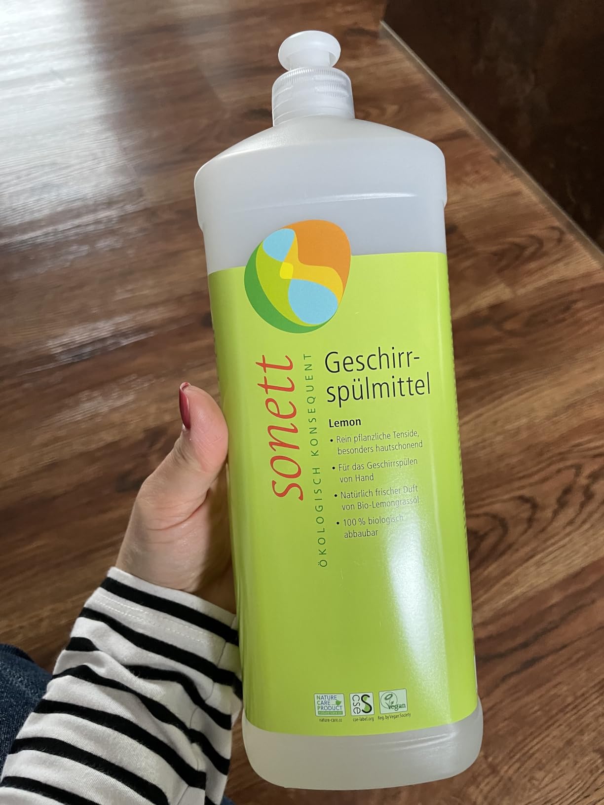 Endlich ein Spülmittel, das nicht brennt